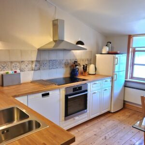 fuldt udstyret køkken